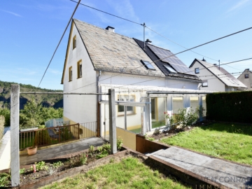 Ruhig gelegen! Charmantes Einfamilienhaus in Idar-Oberstein mit Garten, 55743 Idar-Oberstein, Doppelhaushälfte