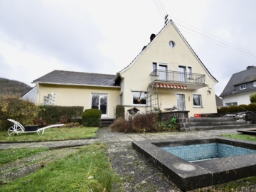 -VERKAUFT- Ruhige Lage! Großzügiges freistehendes Einfamilienhaus in Weierbach, 55743 Idar-Oberstein, Einfamilienhaus