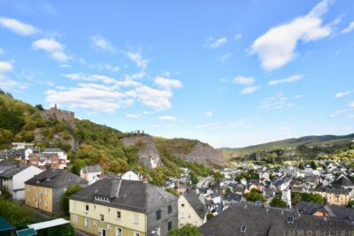 Ferienwohnungen mit Weitblick: Saniertes Zweifamilienhaus in Oberstein, 55743 Idar-Oberstein, Reihenendhaus