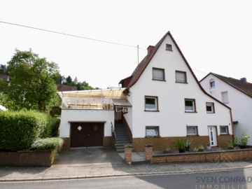 -VERKAUFT- Bezahlbares Familiennest – Freistehendes EFH mit Garten/Garagen, 55743 Idar-Oberstein, Einfamilienhaus