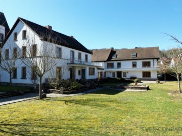 Außergewöhnlich! Zwei traumhafte Einfamilienhäuser mit parkähnlichem Grundstück, 66885 Altenglan, Einfamilienhaus