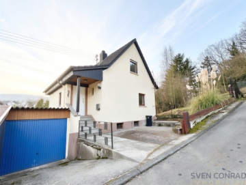 Renoviertes freistehendes Einfamilienhaus in Idar-Oberstein mit Garten, 55743 Idar-Oberstein, Einfamilienhaus